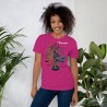 Vibrante t-shirt 'Life Alchemy' Yoginess colore bacca, perfetta per chi ama i dettagli ispirati alla natura.