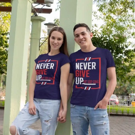 coppia che indossa la t-shirt di ispirazione massima "never give up just keep going" in viola
