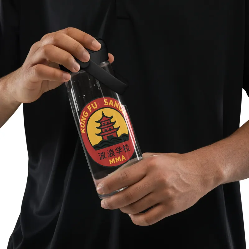 Scuola delle Onde water bottle in use – athlete holding bottle with Kung Fu, Sanda and MMA logo.