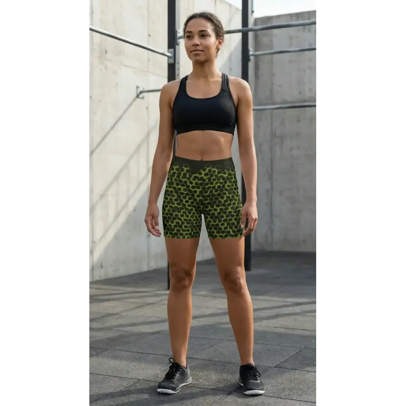 Short sportivi donna HexaPulse indossati per allenamento funzionale outdoor in contesto urbano