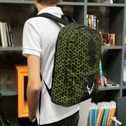 Dettaglio del design esagonale sul lato dello zaino Hivepack